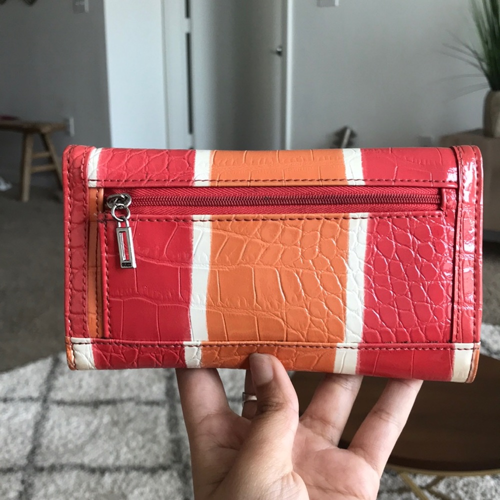 Guess Wallet - Picture 2 of 3